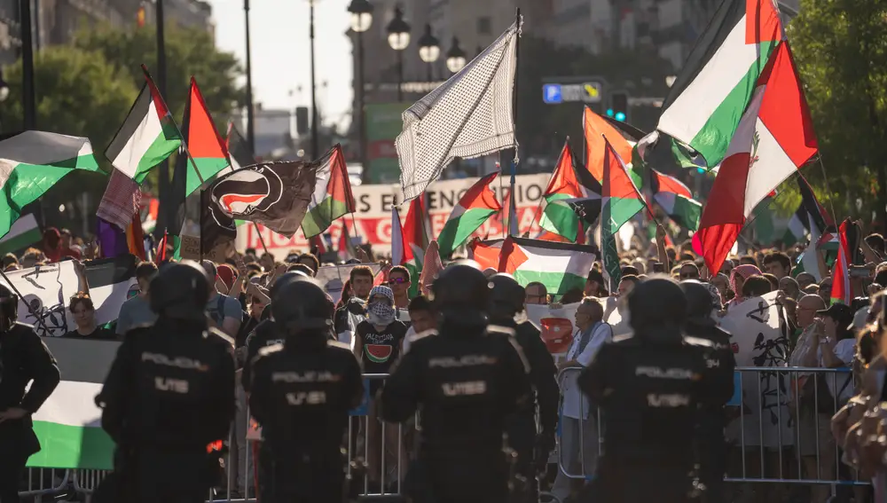 Protestas por la participación de Israel y en apoyo a Palestina en La Vuelta Ciclista. David Jar