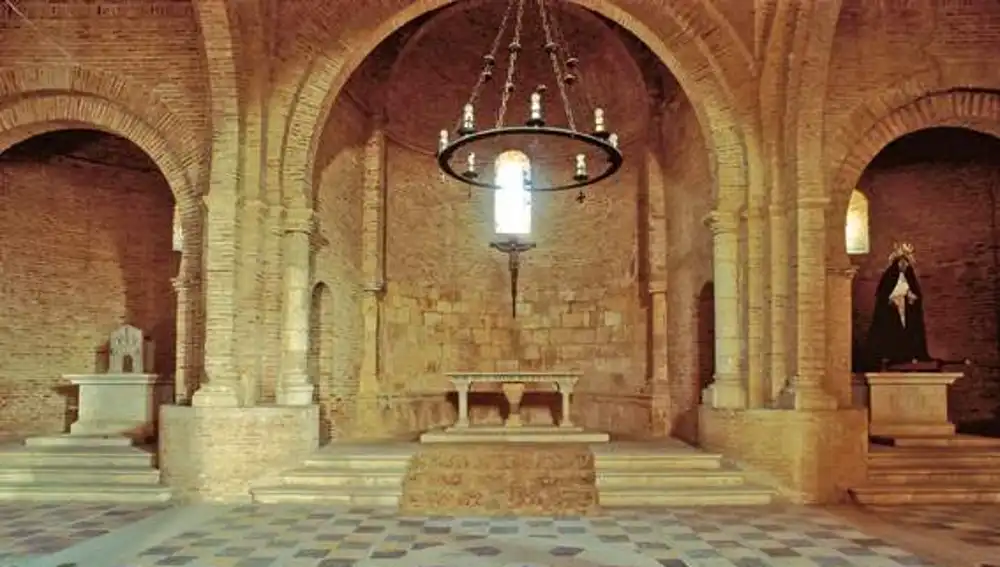 Interior de la iglesia de San tirso de Sahagún (León)