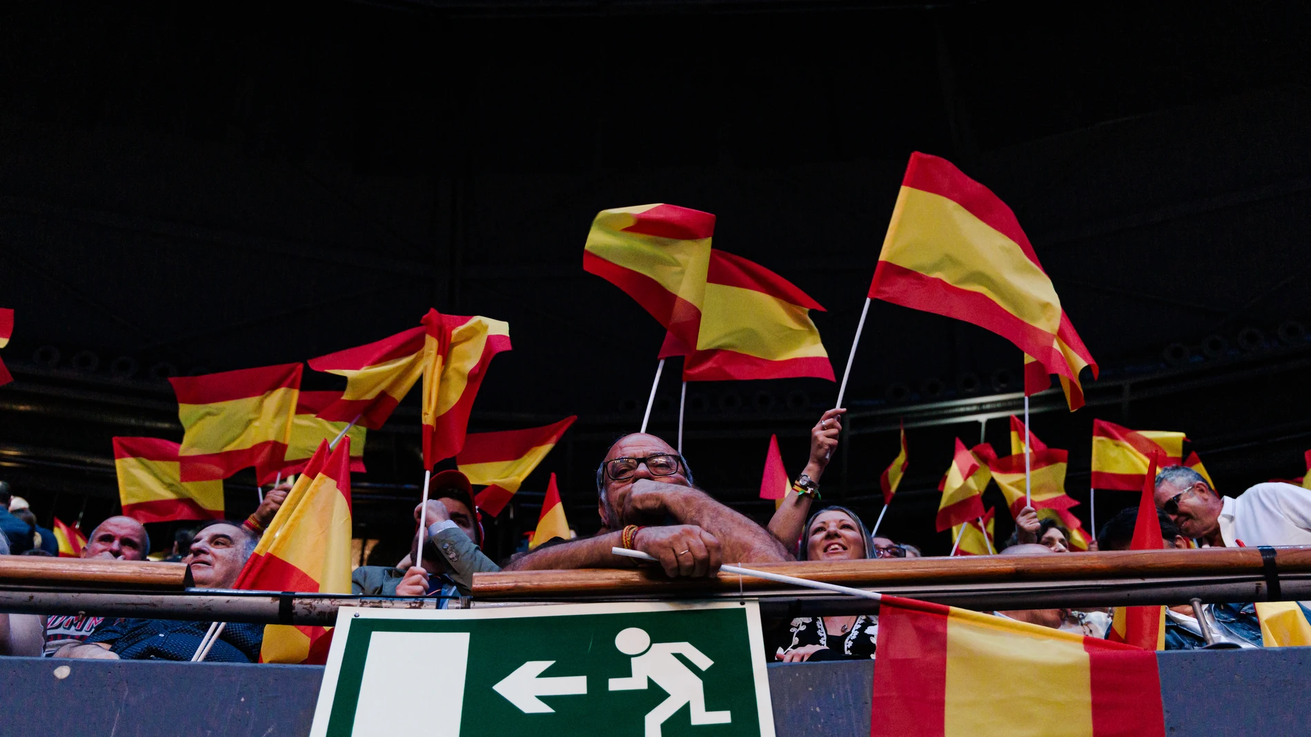 Varias personas durante el acto político de VOX ‘Europa Viva 2025’, en el Palacio de Vistalegre, a 14 de septiembre de 2025, en Madrid (España). EUROPA VIVA 2025 se realiza este año bajo el lema ‘Por una Europa nueva y decente’ y ha ocupado los días 13 y 14 de septiembre con actividades para las familias, casetas provinciales, gastronomía, o zona de compras, entre otras, y un acto político como cierre.14 SEPTIEMBRE 2025;EUROPA VIVA;PALACIO DE VISTALEGRE;MADRID;VOXCarlos Luján / Europa Pre...