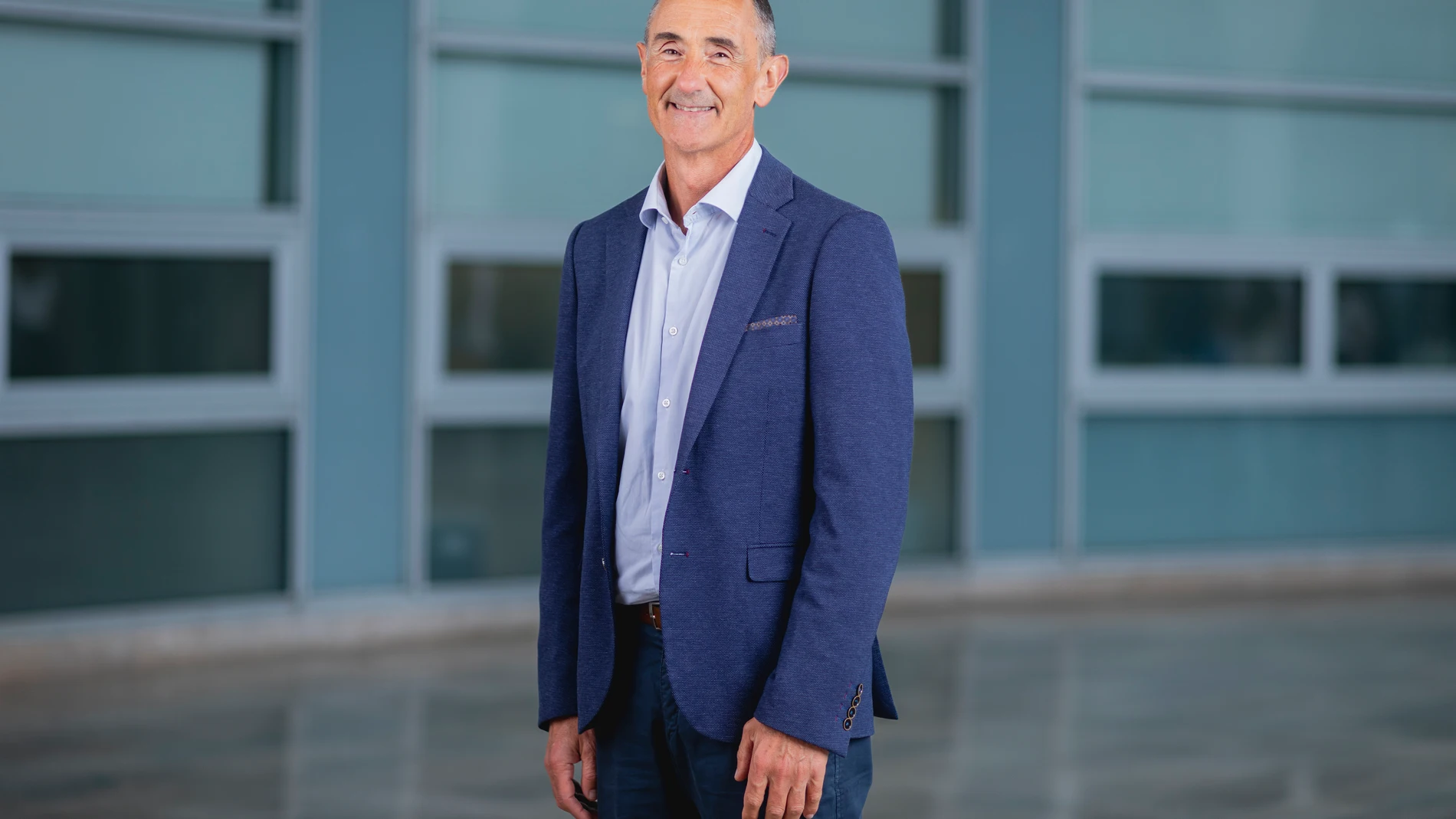 Luis Liz-Marzán, Profesor Ikerbasque y líder del Laboratorio de Bionanoplasmónica en el CIC biomaGUNE (Donostia/San Sebastián) así como del Laboratorio de Nanomateriales Biomiméticos del Centro de Investigación de la Universidad de Vigo CINBIO