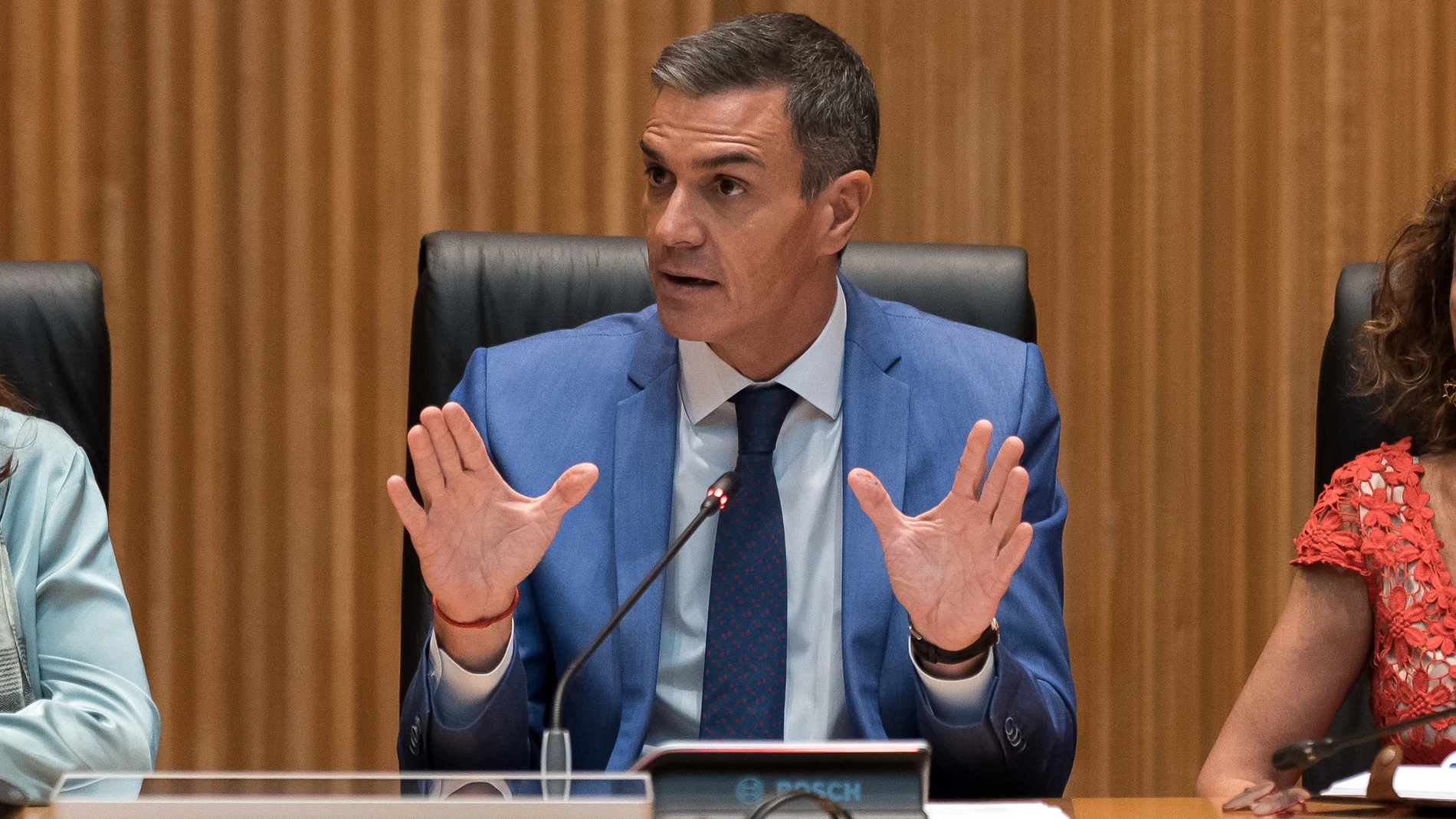 El presidente del Gobierno, Pedro Sánchez, acompañado por la vicepresidenta del Gobierno y ministra de Hacienda, María Jesús Montero, el portavoz del grupo socialista en el Congreso, Patxi López, y por la presidenta del PSOE, Cristina Narbona, preside la reunión interparlamentaria del Grupo Socialista (Congreso, Senado y Parlamento Europeo) en la Sala Ernest Lluch del Congreso, a 15 de septiembre de 2025, en Madrid (España). El presidente del Gobierno, Pedro Sánchez, reúne este lunes 15 de s...
