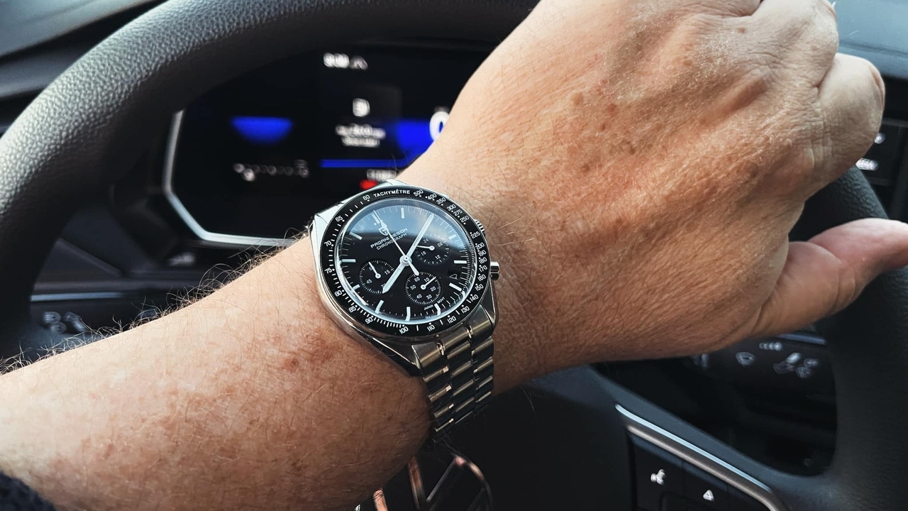 El Moonwatch de Pagani que parece de lujo y mantiene el mecanismo Seiko cae por debajo de los 60 euros