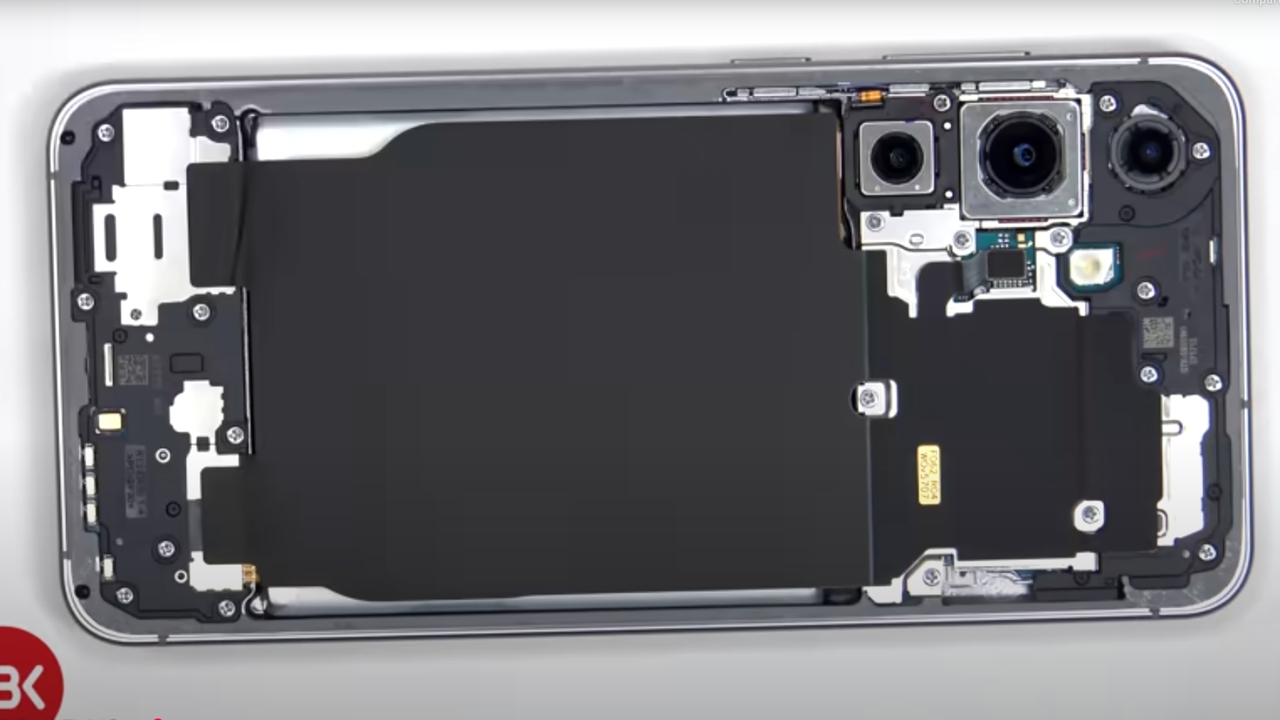 Un vídeo del desmontaje del nuevo Samsung Galaxy S25 FE demuestra que es más fácil de reparar que su antecesor
