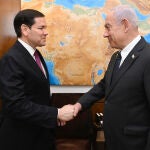 El primer ministro israelí Benjamín Netanyahu se reúne con el secretario de Estado de EE. UU. Marco Rubio