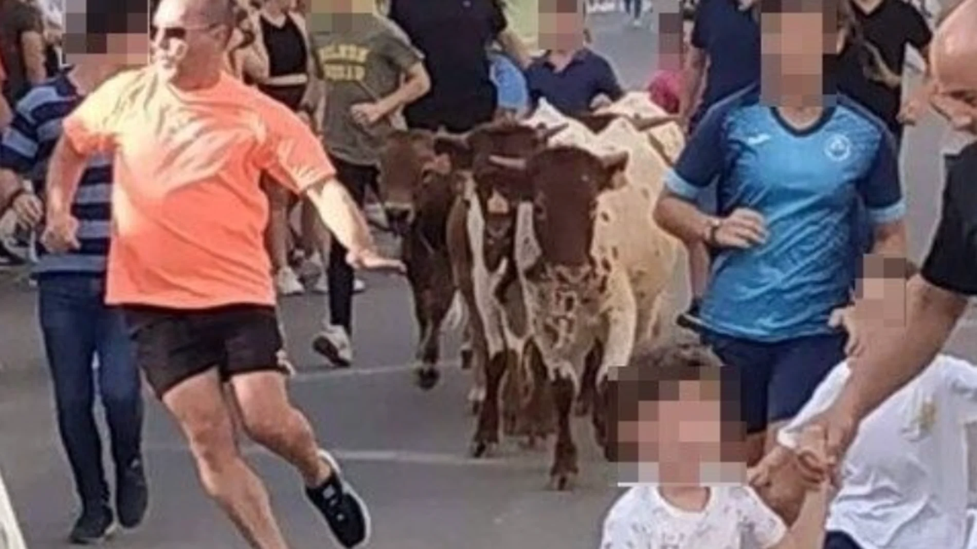 Corrida de vaquillas con menores