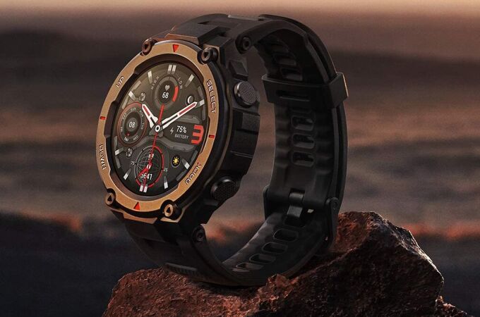 Amazon "regala" este smartwatch militar con batería de 10 días: baja un 78%