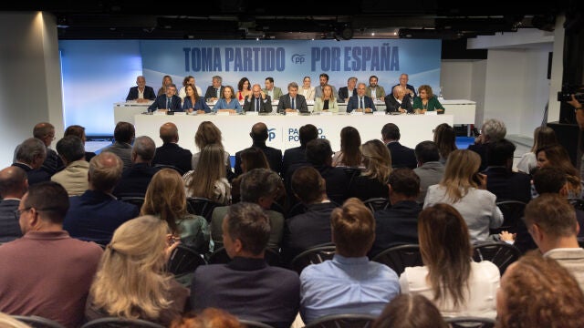 Feijóo preside la reunión de la Junta Nacional del Partido Popular