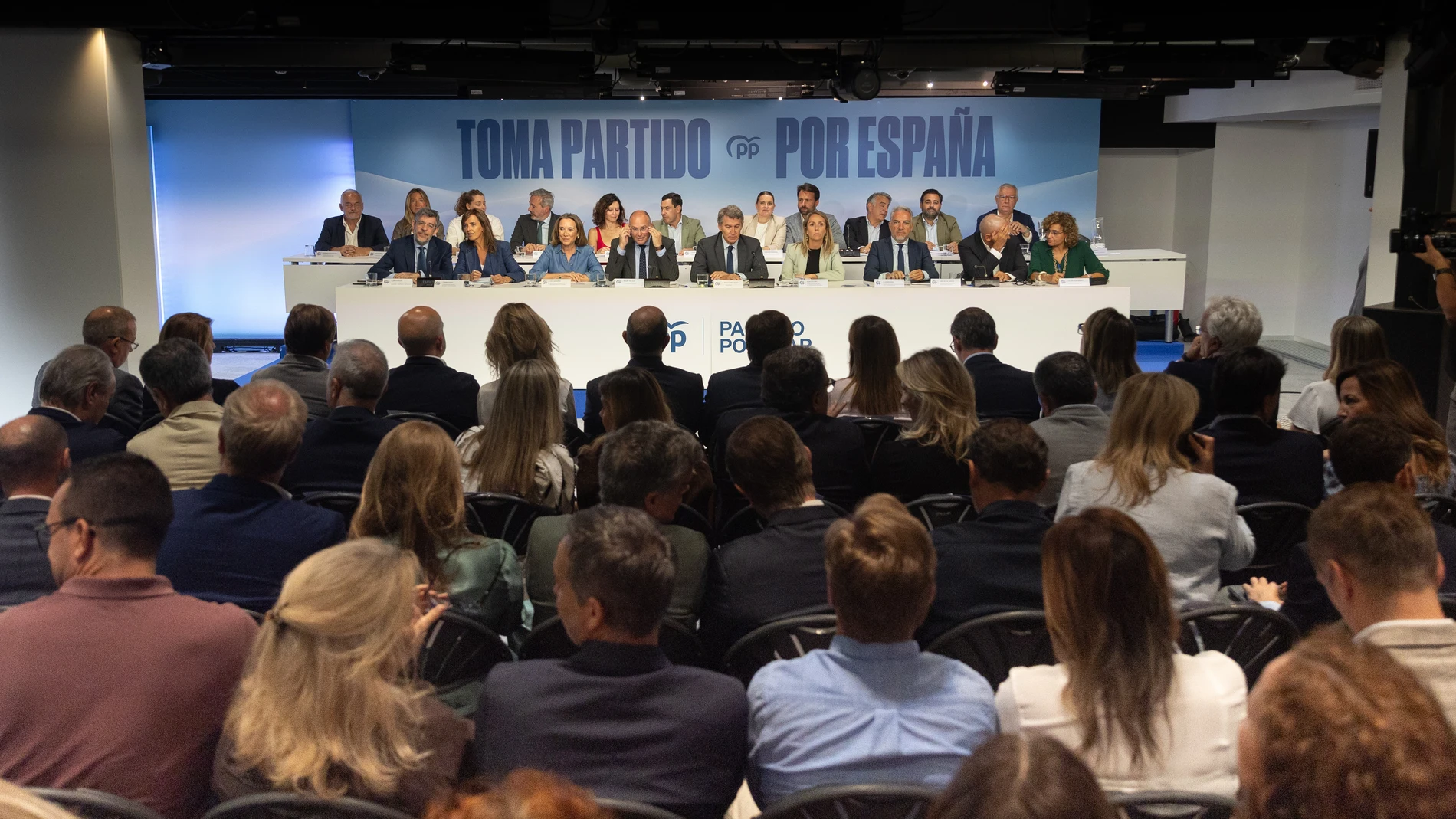El presidente del PP, Alberto Núñez Fiejóo, preside la reunión de la Junta Nacional del Partido Popular, a 15 de septiembre de 2025, en Madrid (España). El Comité Ejecutivo Nacional del PP ha aprobado en la reunión del Comité ejecutivo Nacional (CEN), los nombramientos de Irene Garrido, Mar Vaquero, Susana López Ares, Carmen Crespo, Juan Diego Requena y Javier Thibault Aranda como coordinadores de área de la Vicesecretaría de Economía y Desarrollo Sostenible, encabezada por Alberto Nadal.15...