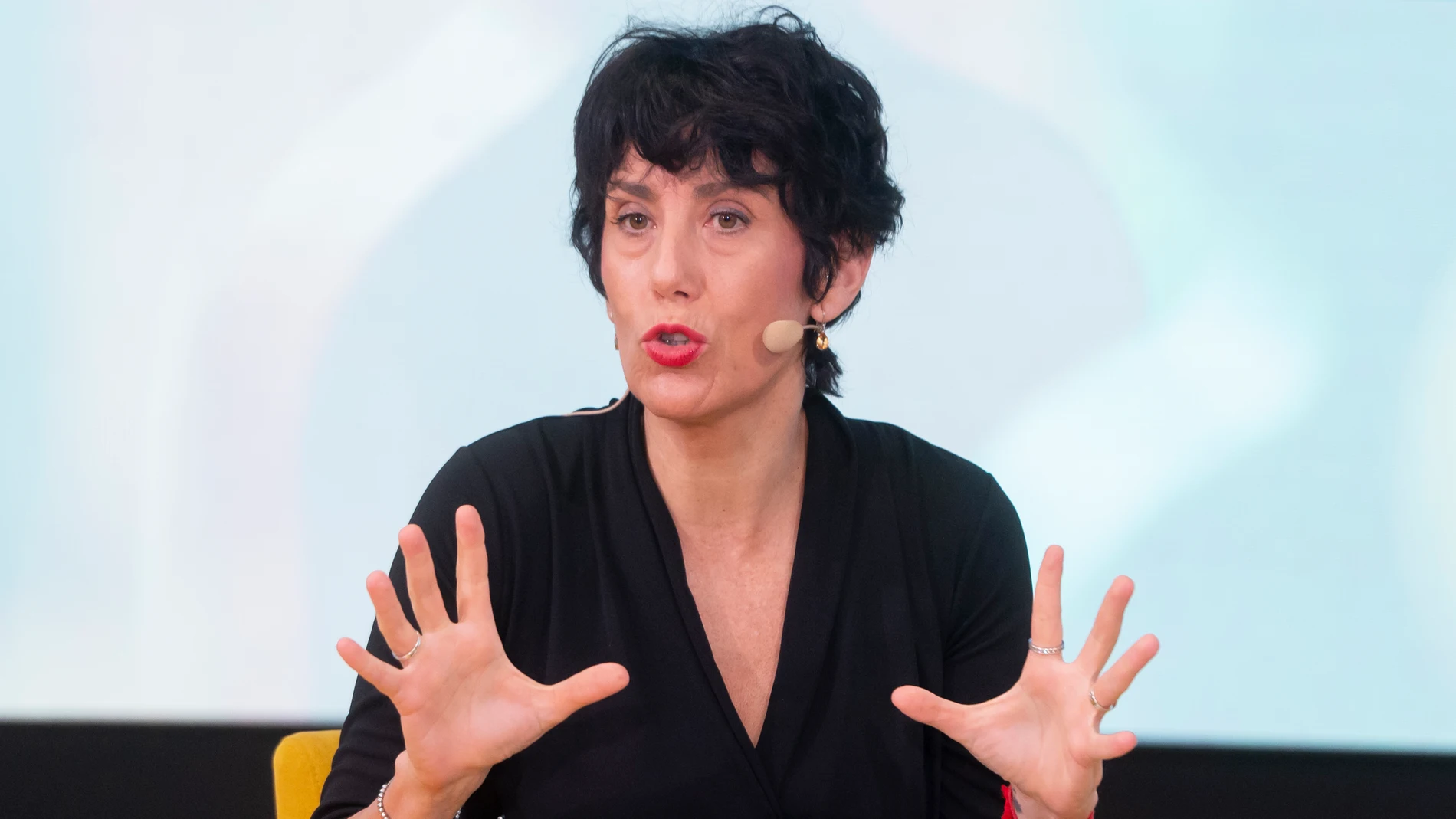 La ministra de Inclusión y Seguridad Social, Elma Saiz, participa en un desayuno de trabajo sobre inclusión y políticas públicas, organizado por la Asociación de Profesionales de las Relaciones Institucionales (APRI) y Fundación ONCE, a 15 de septiembre de 2025, en Madrid (España). El evento, dirigido a expertos, instituciones y colectivos sociales, se centra en debatir cómo avanzar en políticas públicas que garanticen la inclusión real de personas con discapacidad y en situación de vulnerabi...