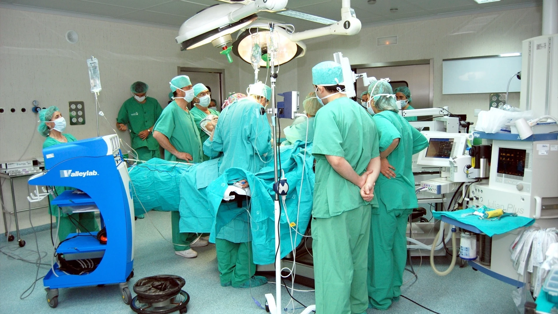 Andalucía reduce en más de 20.000 pacientes sus listas de espera