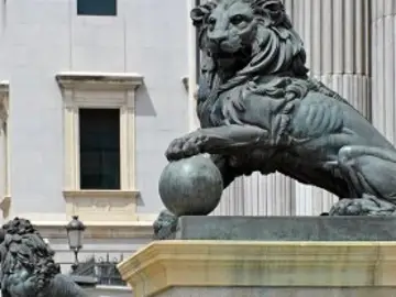 Los leones del Palacio de las Cortes Los leones del Palacio de las Cortes