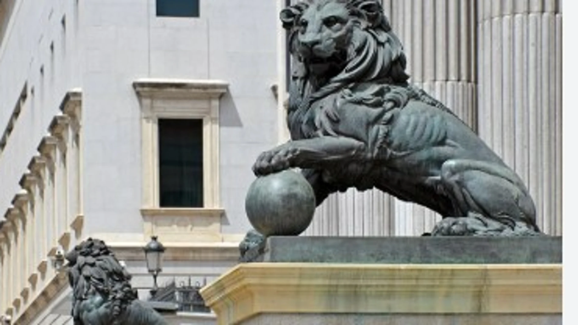 Los leones del Palacio de las Cortes