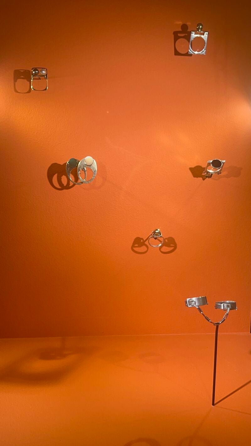 Colección exclusiva de joyería Dinh Van. Arriba a la izquierda, el famoso anillo Deux Perles con el que la firma saltó al estrellato mundial