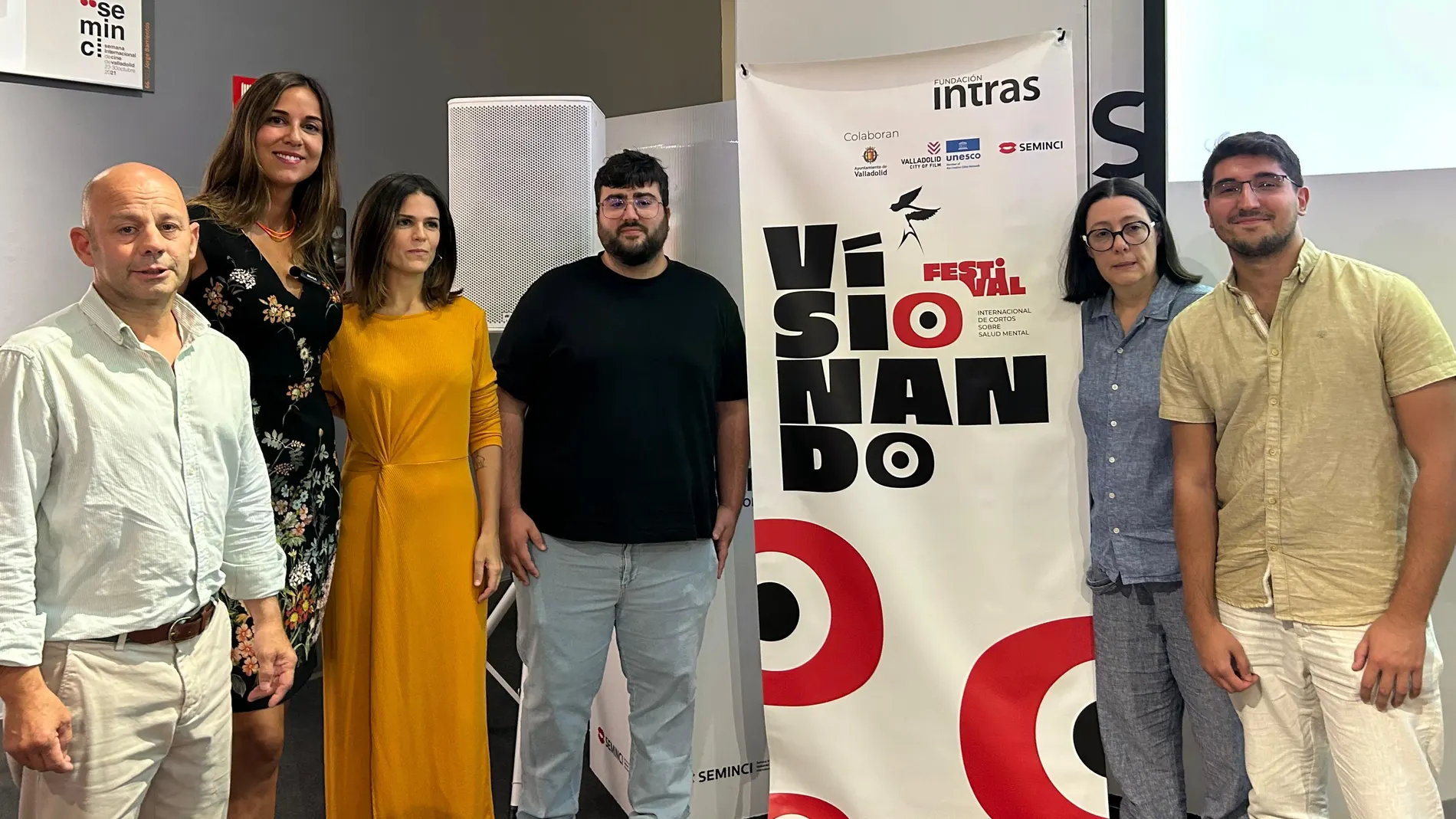 La concejala de Turismo, Eventos y Marca Ciudad, Blanca Jiménez, el director general de Fundación INTRAS, Pablo Gómez, y la coordinadora de ‘Visionado’, Eva Iglesias, han presentado hoy el Festival de Cortos de Salud Mental ‘Visionando’ 2025.