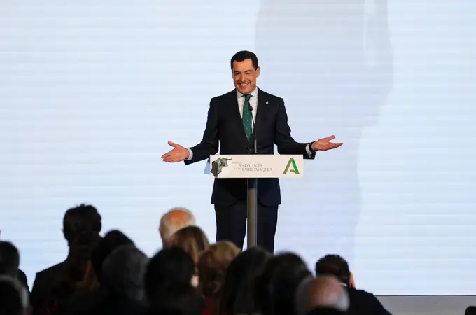 Juanma Moreno se estrena en TikTok con un guiño a Pedro Sánchez Juanma Moreno se estrena en TikTok con un guiño a Pedro Sánchez