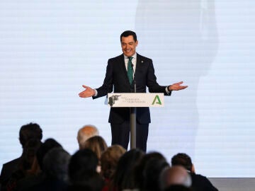 El presidente de la Junta de Andalucía, Juanma Moreno, en una imagen de archivo durante una entrega de premios en el Palacio de San Telmo de Sevilla
