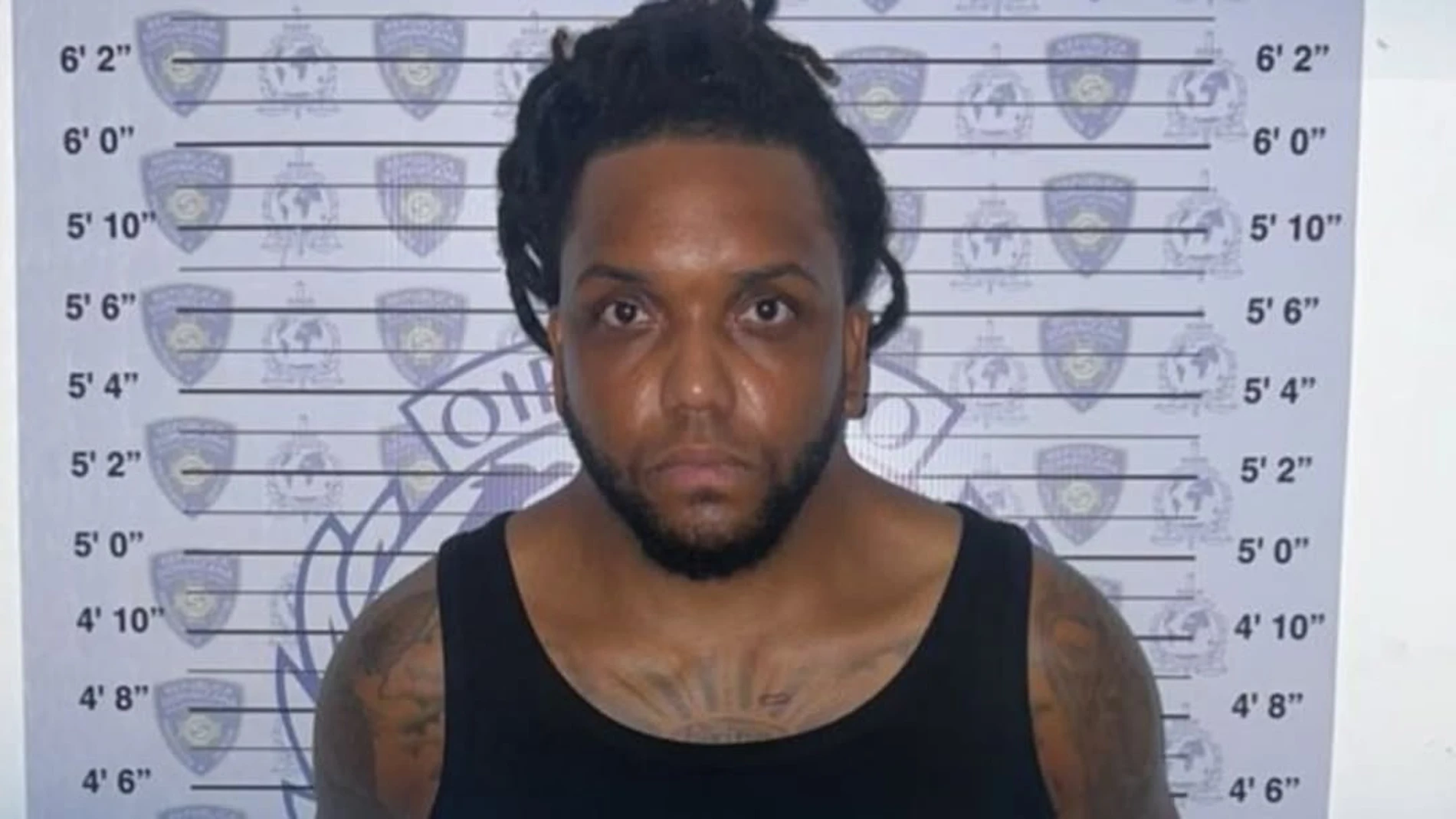 SANTO DOMINGO, 17/09/2025.- La Policía Nacional de la República Dominicana, a través de la Oficina Central Nacional (OCN) Interpol Santo Domingo, ha detenido a un ciudadano de ese país condenado por una violación en Vigo y que había huido de España. Según informó la policía dominicana, Miguel Ángel Wilson Aquino, conocido como Edwin, de 32 años, condenado por la Audiencia Provincial de Pontevedra a una pena de once años y seis meses de prisión en España, fue arrestado en el sector Restauració...