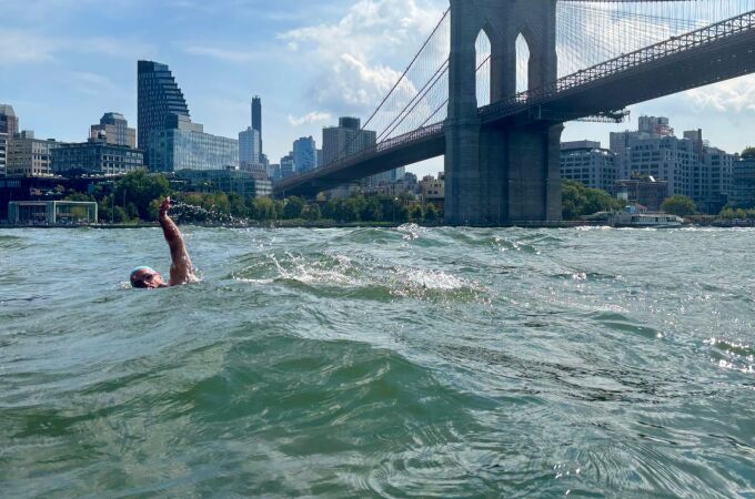 Darío Fernández, el madrileño que ha nadado al rededor de Manhattan por su madre