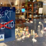 Cartel de un establecimiento con la palabra en castellano vetada