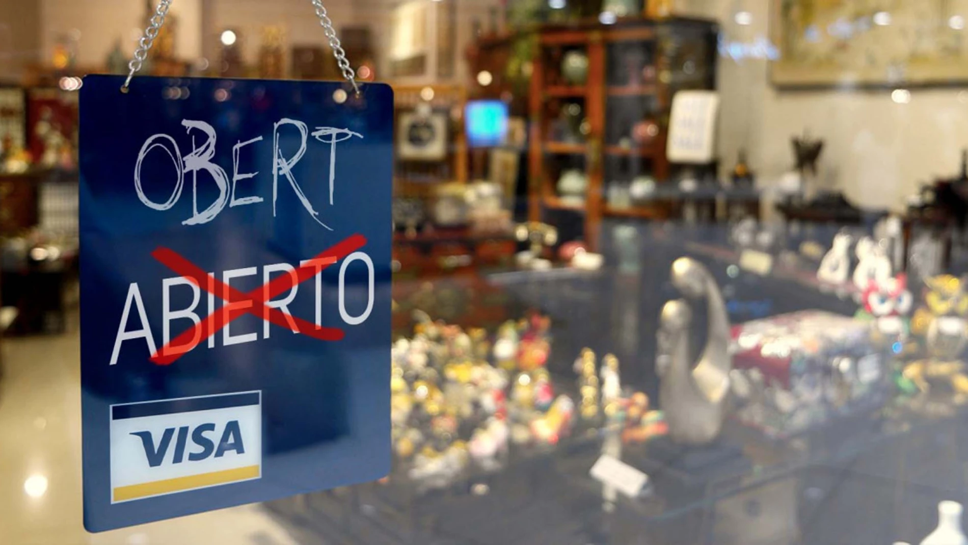 Cartel de un establecimiento con la palabra en castellano vetada