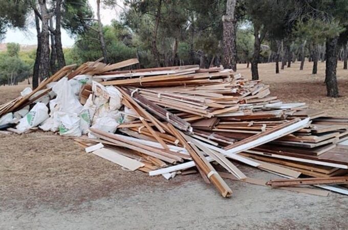La Policía Municipal localiza a los autores de "un grave vertido" tirado en la zona de Las Presillas La Policía Municipal localiza a los autores de "un grave vertido" tirado en la zona de Las Presillas