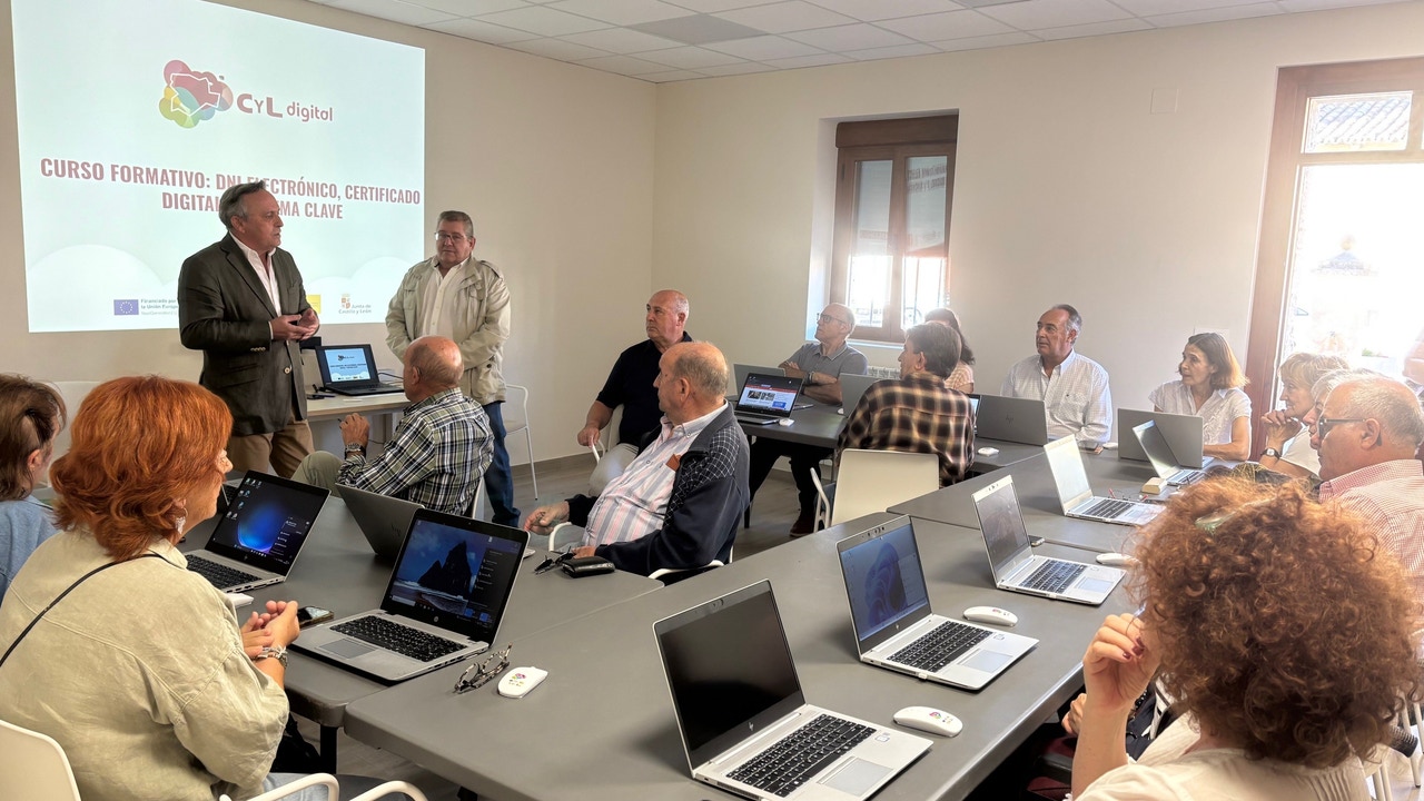 Más formación tecnológica básica para acabar con la brecha digital en Castilla y León