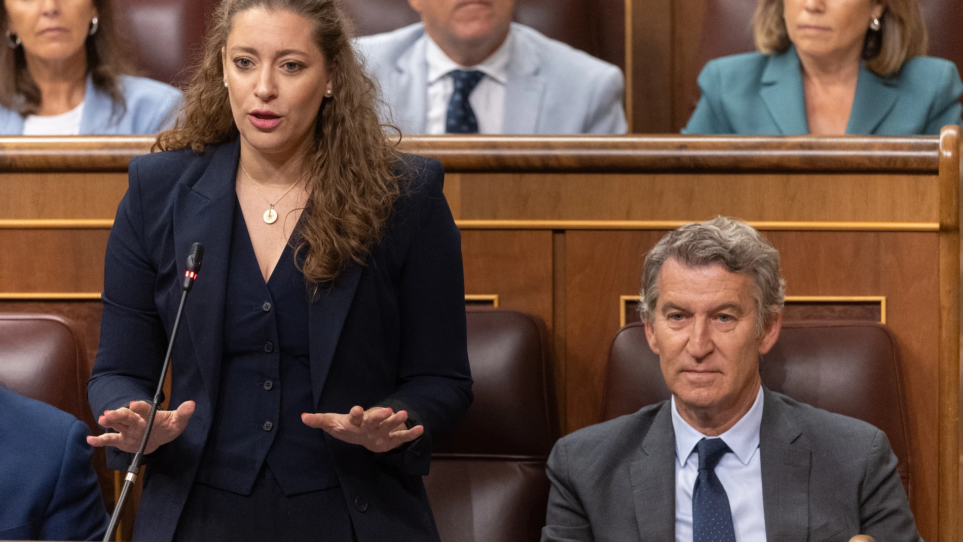 La portavoz del PP en el Congreso, Ester Muñoz, interviene durante una sesión de control al Gobierno en el Congreso de los Diputados, a 17 de septiembre de 2025, en Madrid (España). El presidente del Gobierno, Pedro Sánchez, responde hoy en la sesión de control del Congreso a dos preguntas centradas en la estabilidad y situación política de su Ejecutivo, después de que la Cámara tumbara la semana pasada la ley para la reducción a 37,5 horas de la jornada laboral. La sesión de control incluye ...