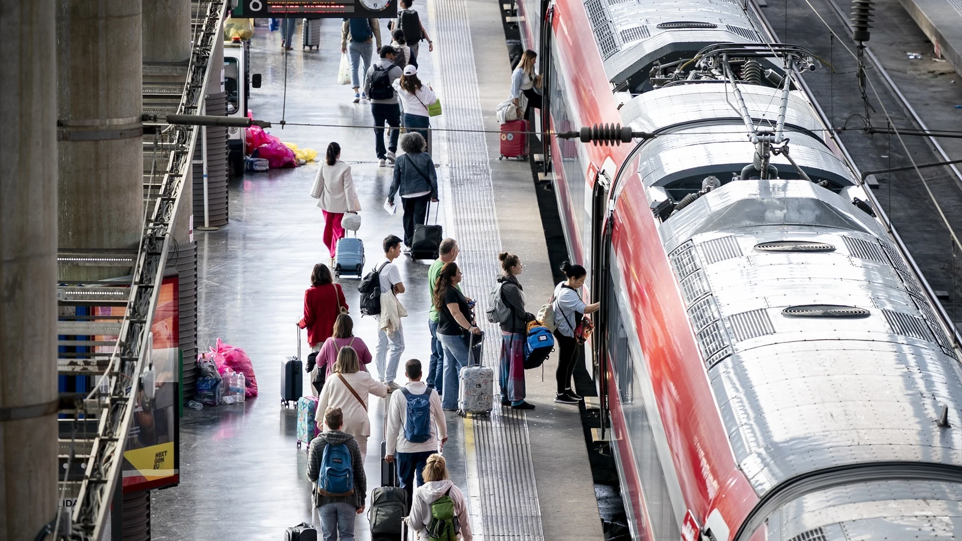 Nueva jornada de retrasos en el AVE Andalucía - Madrid por averías en Atocha