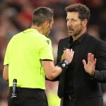 Simeone fue expulsado en la prolongación después del gol de Van Dijk