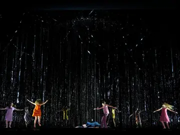 Liceu abre temporada con una producción simbolista de 'La zorrita astuta' de Leos Janacek GRAFCAT2005. BARCELONA, 17/09/2025.- El Gran Teatre del Liceu abre la temporada 2025-2026 con la ópera 'La zorrita astuta' de Leos Janácek, con una adaptación de la producción simbólica que creó Barrie Kosky, y un reparto encabezado por Elena Tsallagova, Peter Mattei y Paula Murrihy. EFE/Alejandro García