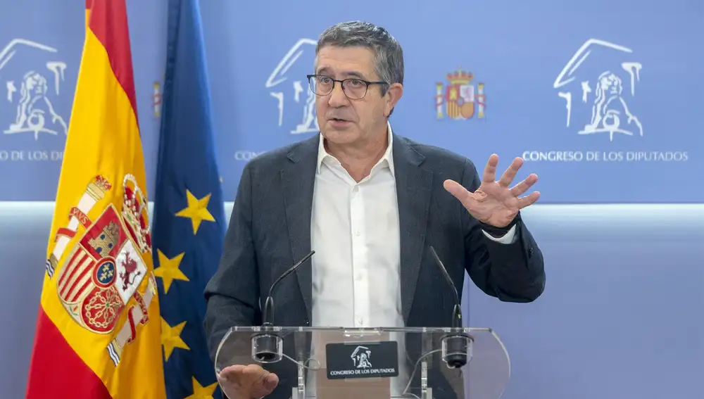 VÍDEO:Patxi López no aclara el alcance de pacto anunciado por Junts para obligar a grandes empresas a atender en catalán