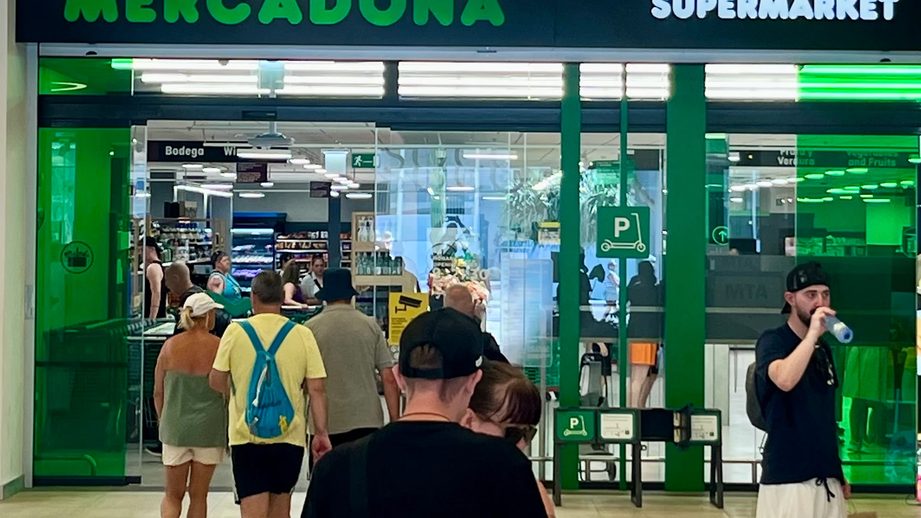 Entrada al un supermercado de Mercadona REMITIDA / HANDOUT por CEDIDO POR MERCADONA Fotografía remitida a medios de comunicación exclusivamente para ilustrar la noticia a la que hace referencia la imagen, y citando la procedencia de la imagen en la firma 17/09/2025