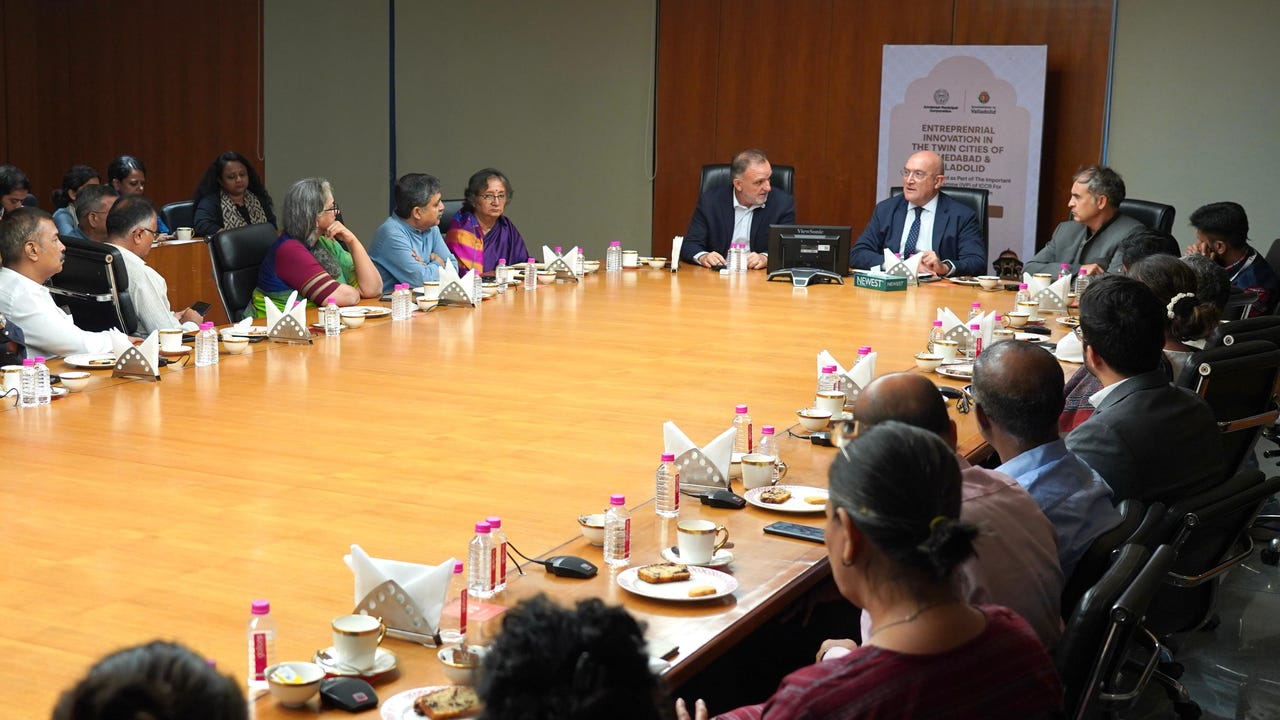Carnero muestra a empresarios indios las oportunidades de negocio, de inversión e innovación urbana de Valladolid