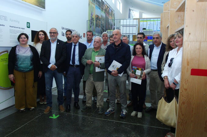 El consejero de Cultura, Turismo y Deporte, Gonzalo Santonja (C), preside la reunión del Equipo Técnico Interdisciplinar de Recuperación de las Médulas