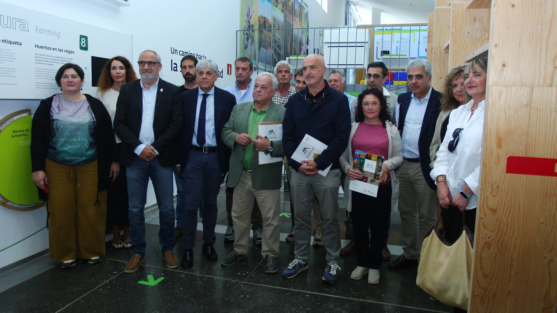El consejero de Cultura, Turismo y Deporte, Gonzalo Santonja (C), preside la reunión del Equipo Técnico Interdisciplinar de Recuperación de las Médulas