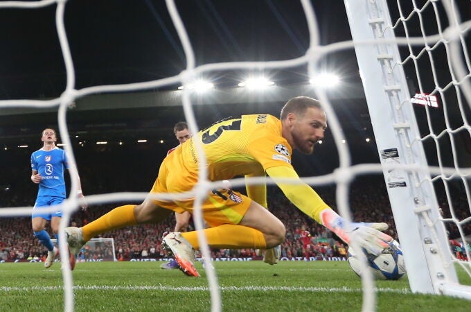 Oblak encajó tres goles en el estreno del Atlético en la Champions