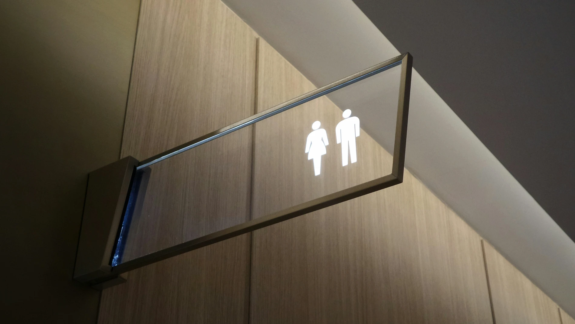 El grave error que cometemos al usar un baño público: "Puede afectar a tu suelo pélvico"