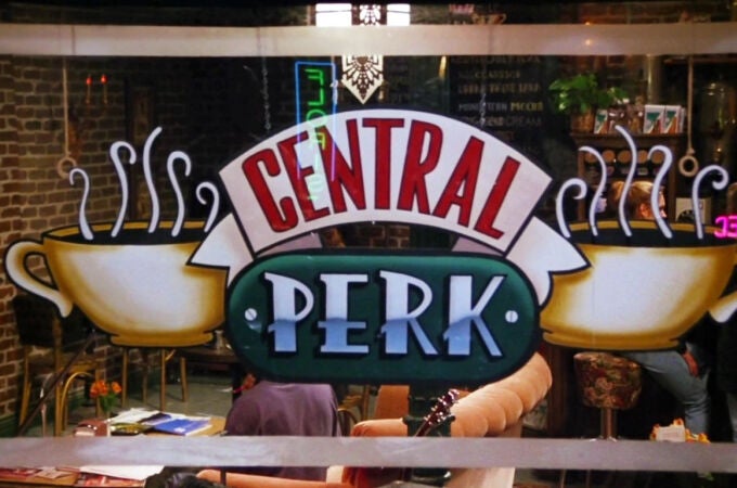 El icónico logo de Central Perk, la cafetería de la serie 'Friends'