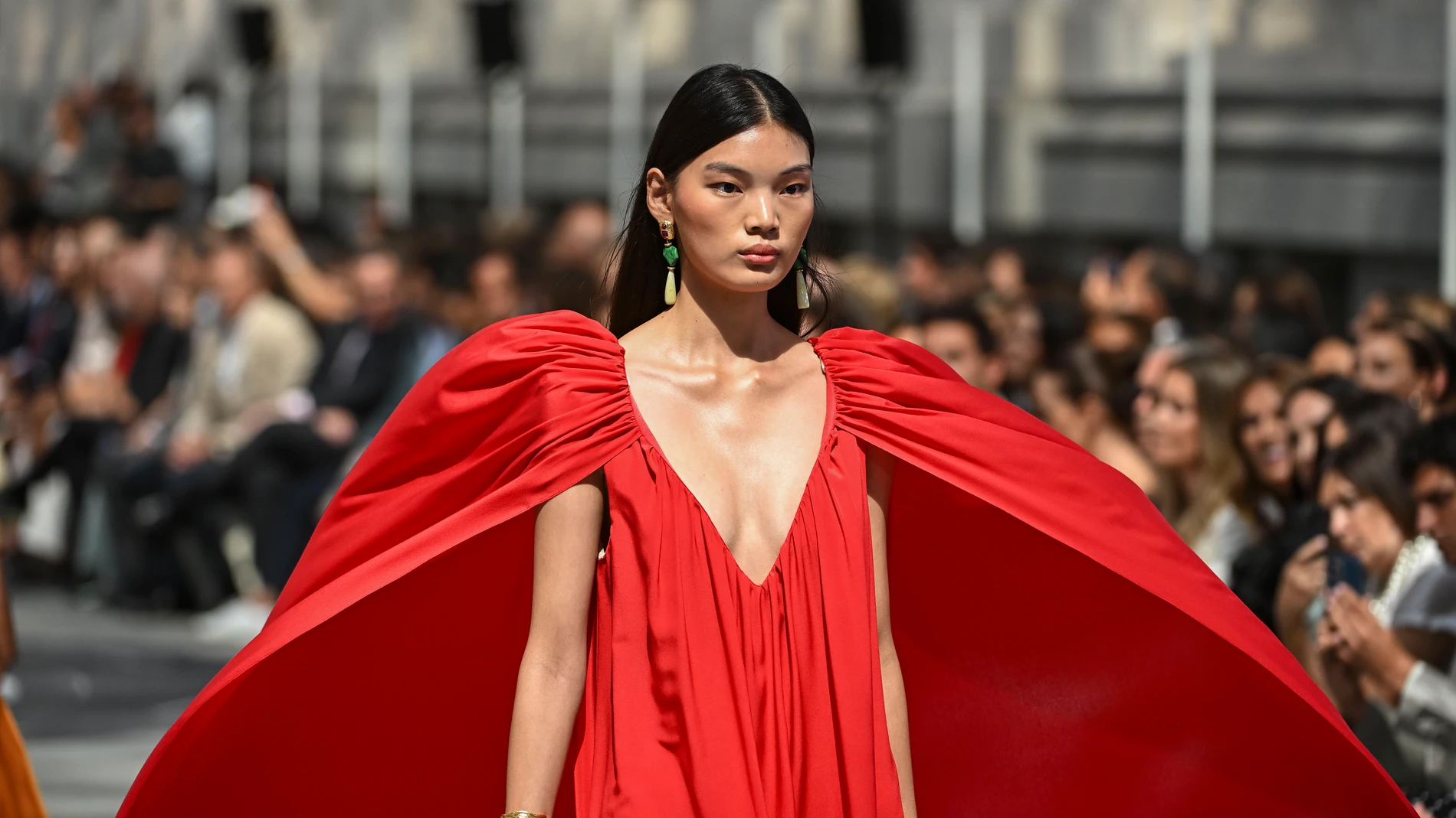 MADRID, 17/09/2025.- Desfile de la firma Pedro del Hierro en el marco de la Mercedes-Benz Madrid Fashion Week, este miércoles, en la Galería de Cristal Palacio Cibeles, en Madrid. EFE/ FERNANDO VILLAR