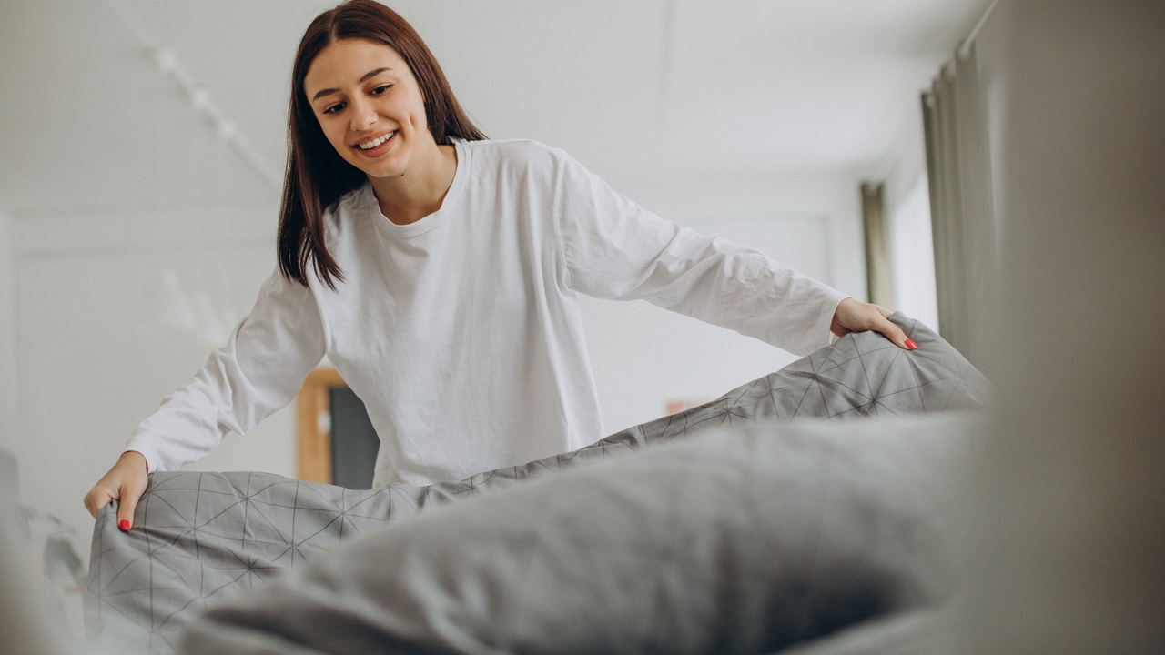 Qué significa hacer la cama a primera hora de la mañana, según la psicología