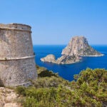 La dramática historia de un islote de España donde solo vivían cabras que fueron fusiladas por francotiradores
