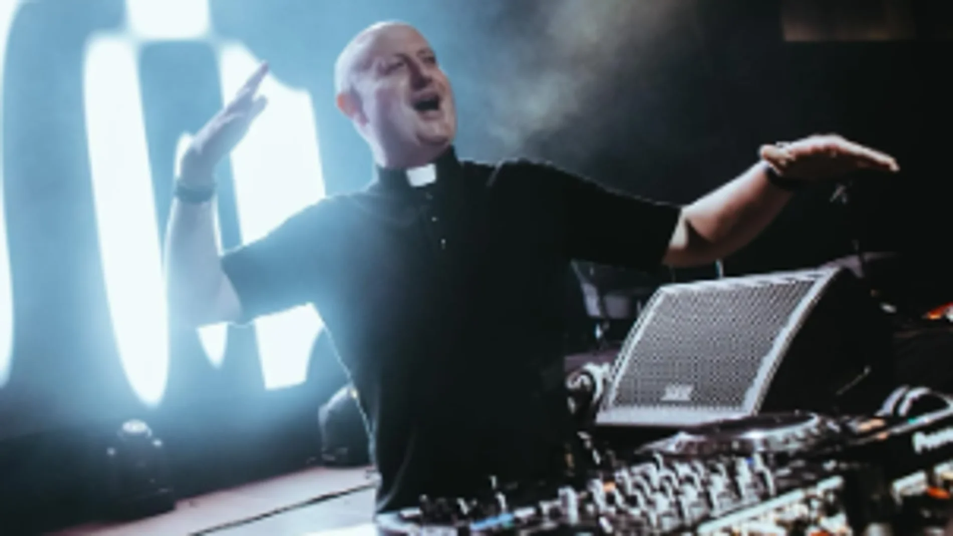 Concierto del Padre Guilherme en la Plaza del Pilar Zaragoza