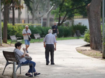 La población de Cataluña se sitúa en 8,1 millones en 2025, y el grupo de 65+ ha aumentado en casi 20.000 personas sólo en el último año