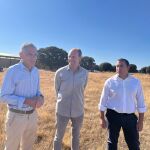  El director general de Producción Agrícola y Ganadera, Rubén Serrano, visita una finca ubicada en la localidad salmantina de Carrascal de Barregas.