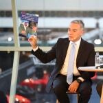 Massimo Andolina, presidente de Philip Morris Europa, hoy en Bruselas presentado el informe de la huella económica de PMI en la UE 