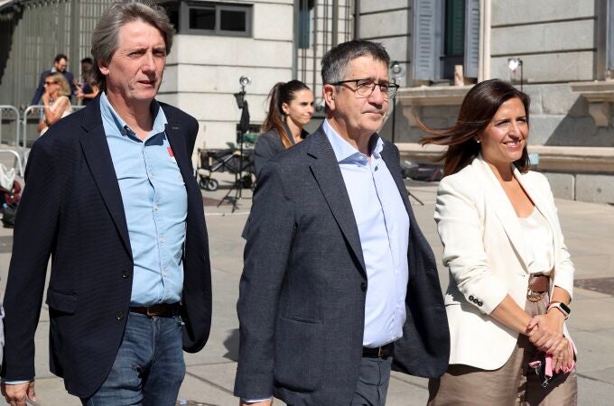 Carlos Martínez junto a Patxi López y Esther Peña en Madrid