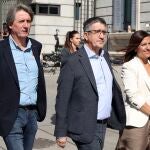 Carlos Martínez junto a Patxi López y Esther Peña en Madrid