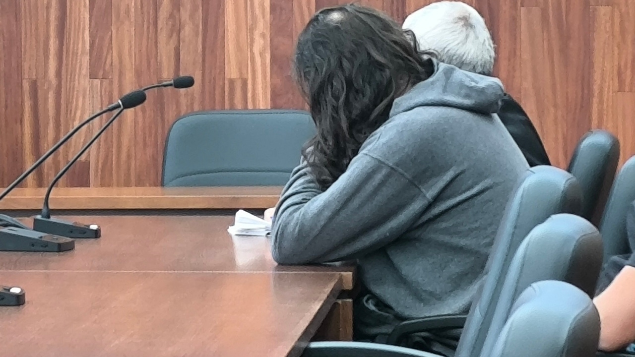 El acusado de matar a su expareja delante de sus hijos en Baiona rechaza un acuerdo y pide cambiar a su abogado