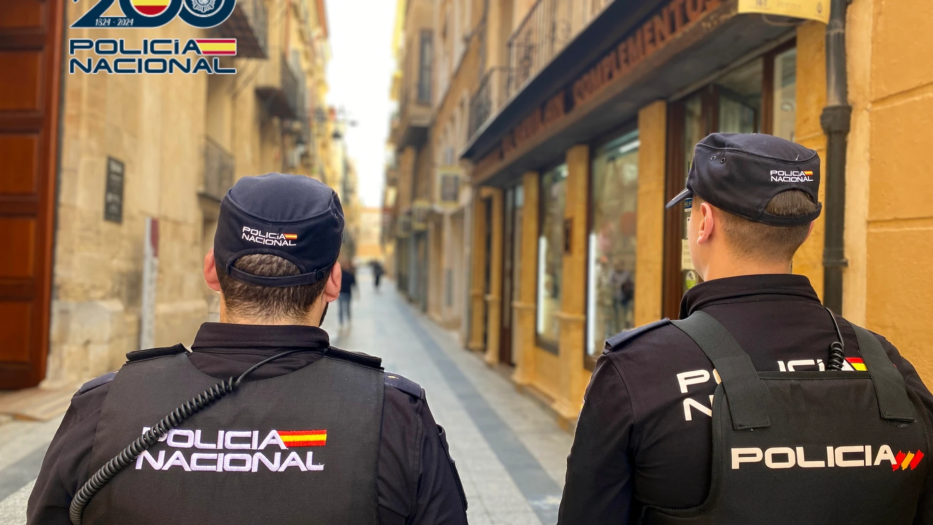 Agentes en Orihuela REMITIDA / HANDOUT por JEFATURA Fotografía remitida a medios de comunicación exclusivamente para ilustrar la noticia a la que hace referencia la imagen, y citando la procedencia de la imagen en la firma 18/09/2025