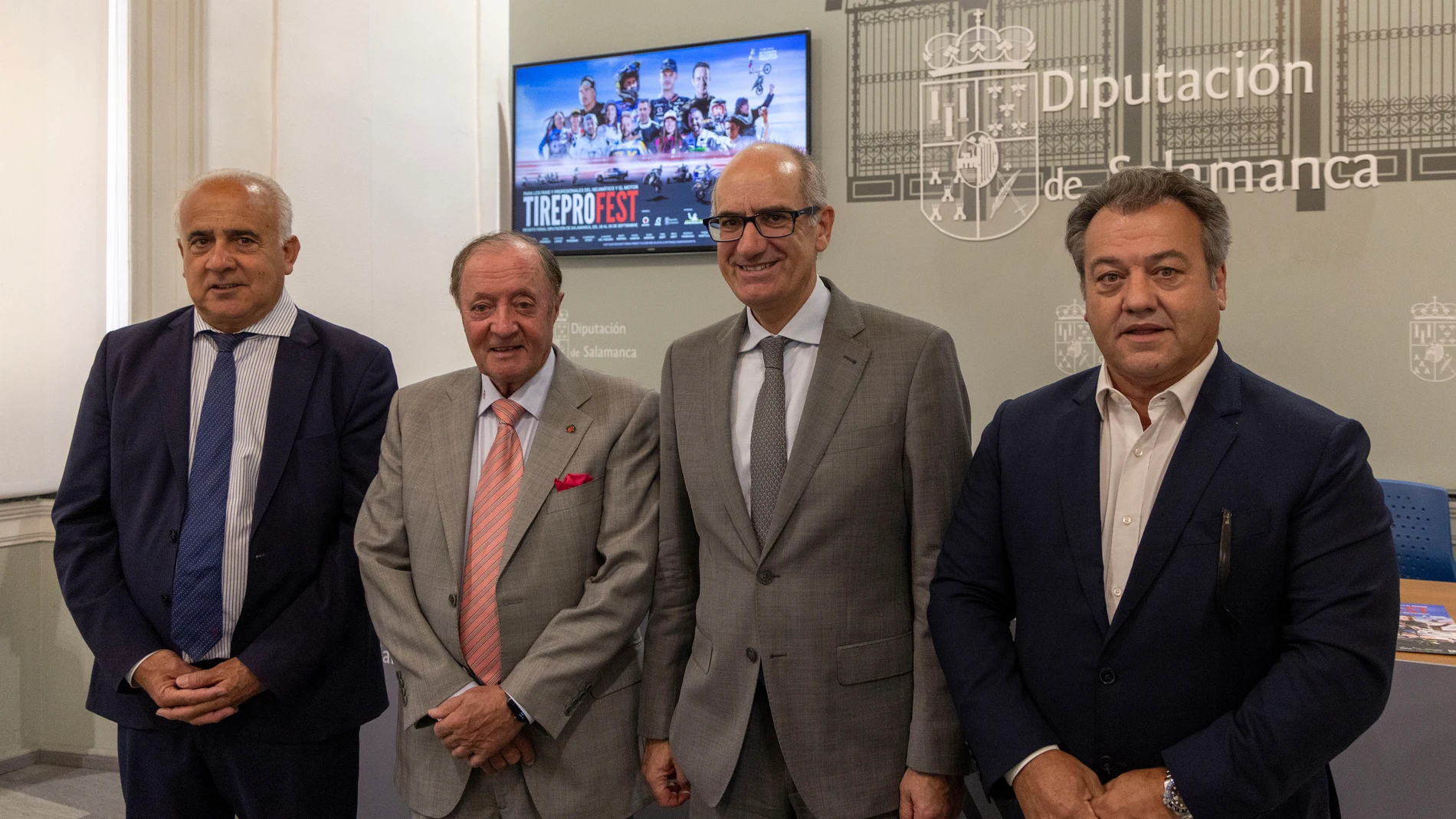 El presidente de la Diputación de Salamanca, Javier Iglesias, y el director general del Grupo Andrés, Eduardo Salazar, presentan la tercera edición de Tireprofest, que se celebra en el Recinto Ferial de la Diputación del 26 al 28 de septiembre.